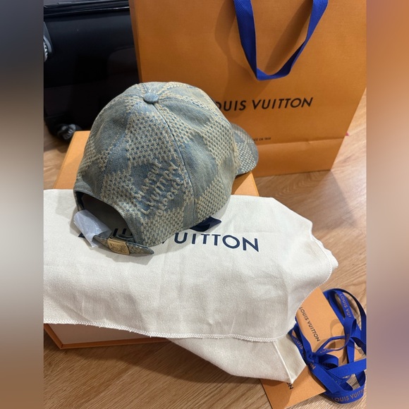 Louis Vuitton cap - Picture 4 of 11